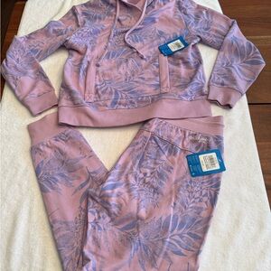 Columbia Lavender Leaf Print Jogger set Bottoms are Medium-top is Small. BNWT